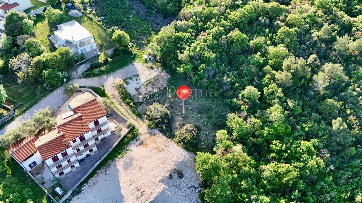 Zazidljivo zemljišče Labin, 995m2