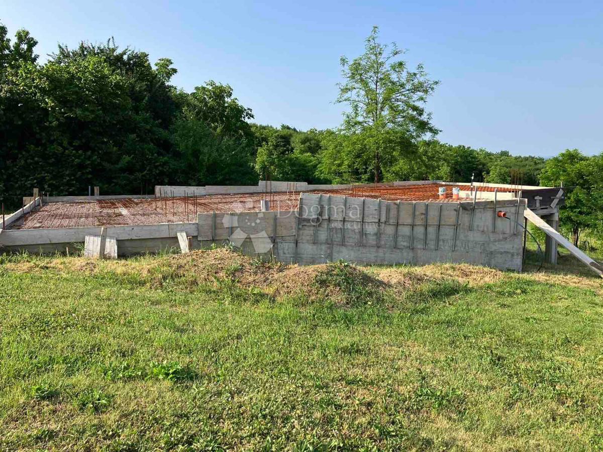 Zazidljivo zemljišče Varaždin Breg, Gornji Kneginec, 1.501m2