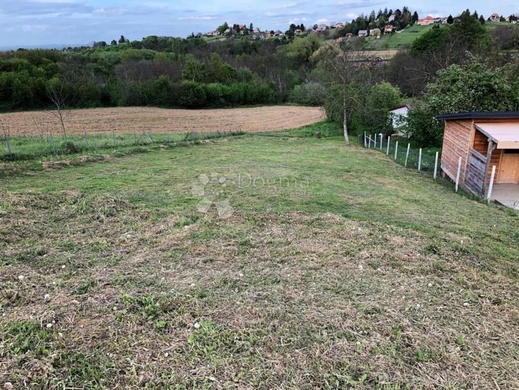 Zazidljivo zemljišče Varaždin Breg, Gornji Kneginec, 1.501m2