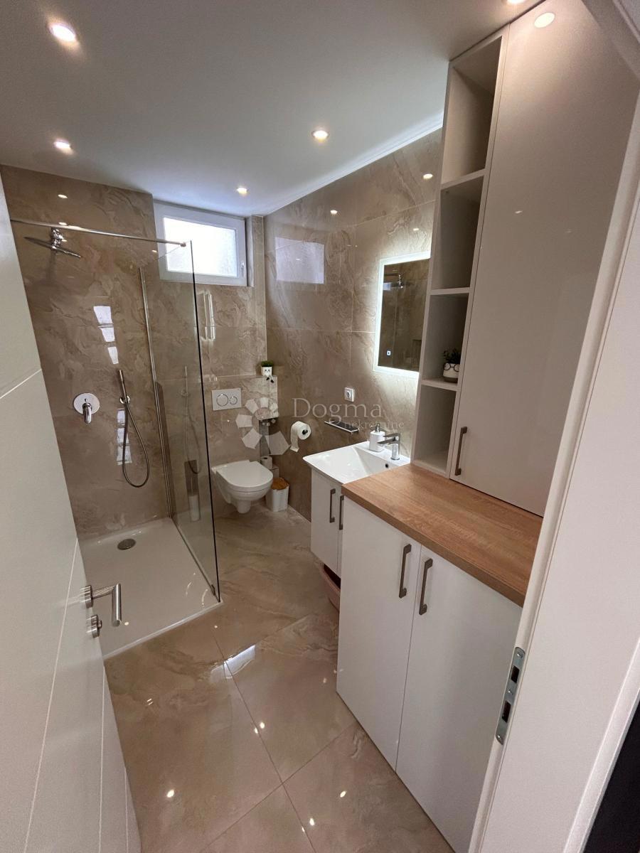 Hiša Jadranovo, Crikvenica, 250m2