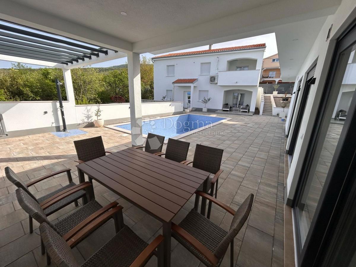 Hiša Jadranovo, Crikvenica, 250m2
