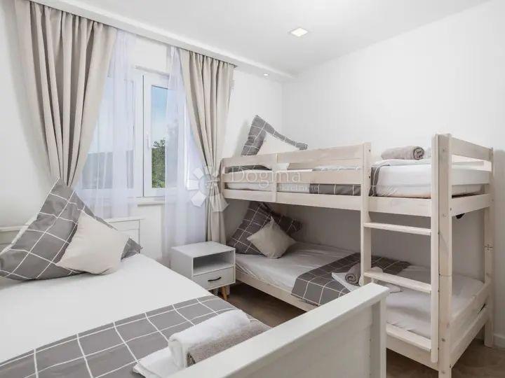 Hiša Jadranovo, Crikvenica, 250m2
