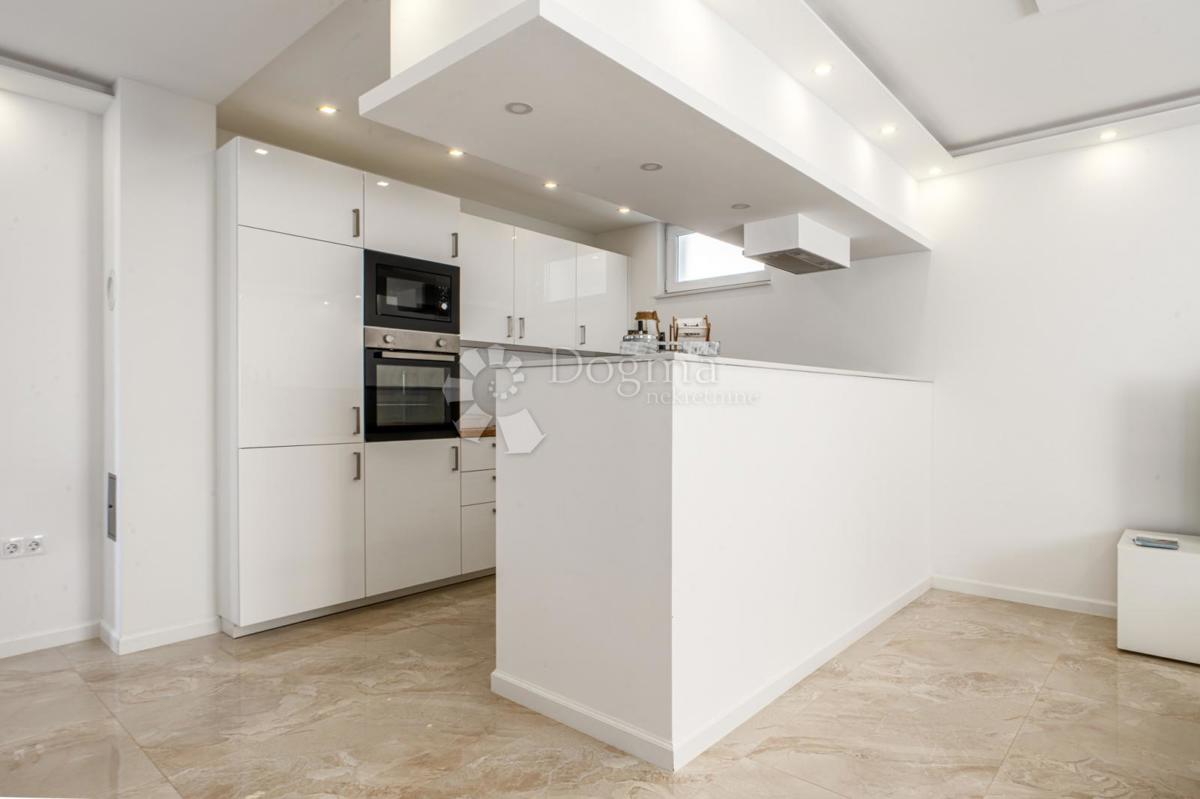 Hiša Jadranovo, Crikvenica, 250m2