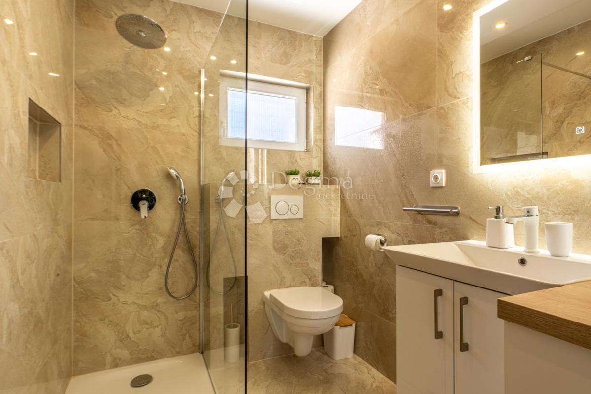Hiša Jadranovo, Crikvenica, 250m2