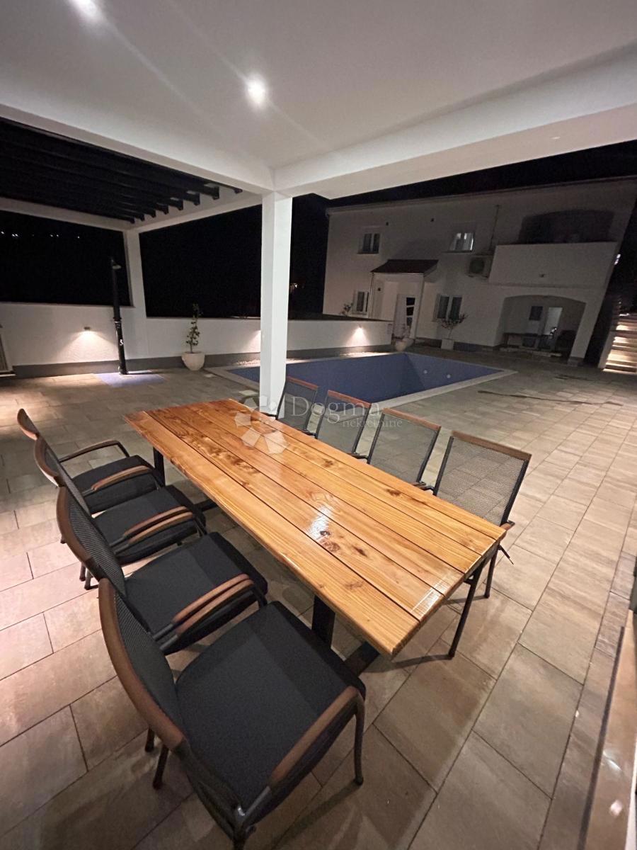 Hiša Jadranovo, Crikvenica, 250m2