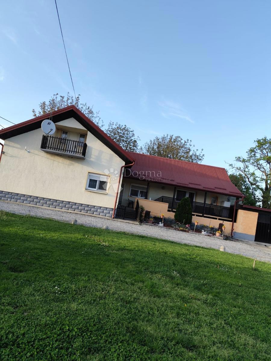 Hiša Majur, Farkaševac, 364m2
