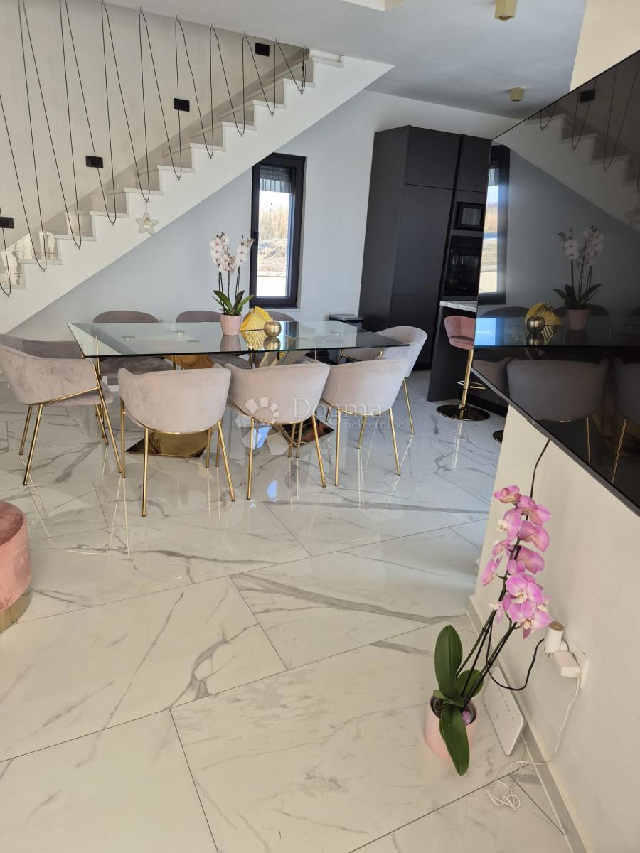 Hiša Privlaka, 150m2