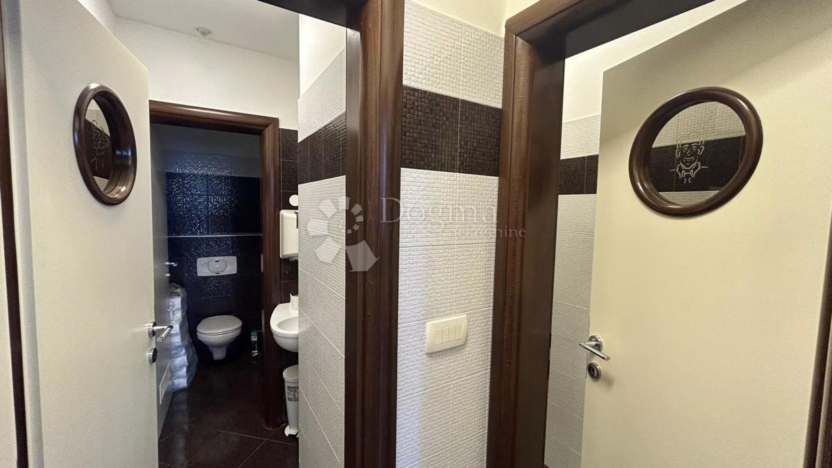 Pisarniški prostor na frekventni lokaciji