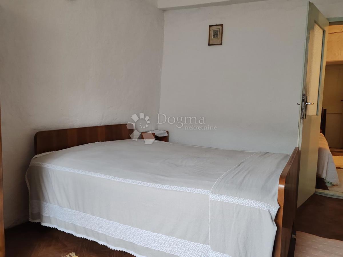 Kamnita hiša za prenovo, 10 m od morja – Novigrad