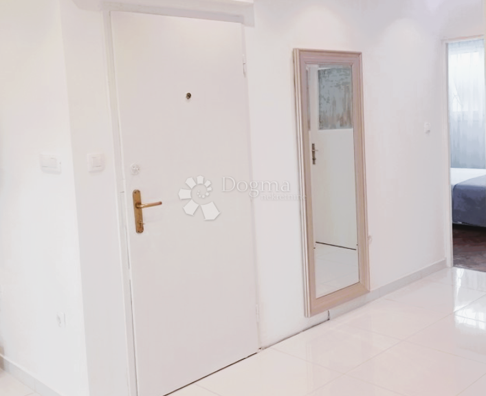 Stanovanje Baldekin, Šibenik, 62m2