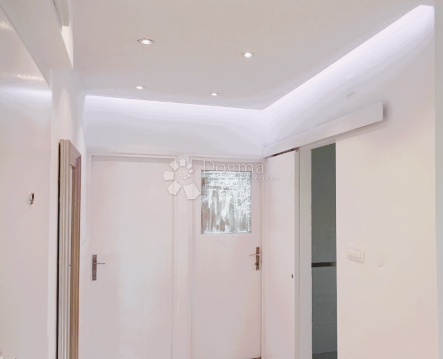 Stanovanje Baldekin, Šibenik, 62m2