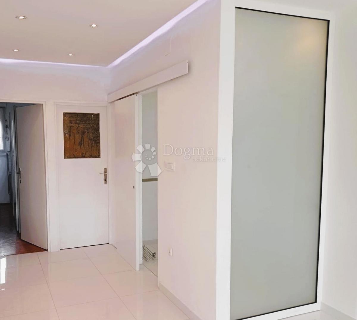 Stanovanje Baldekin, Šibenik, 62m2