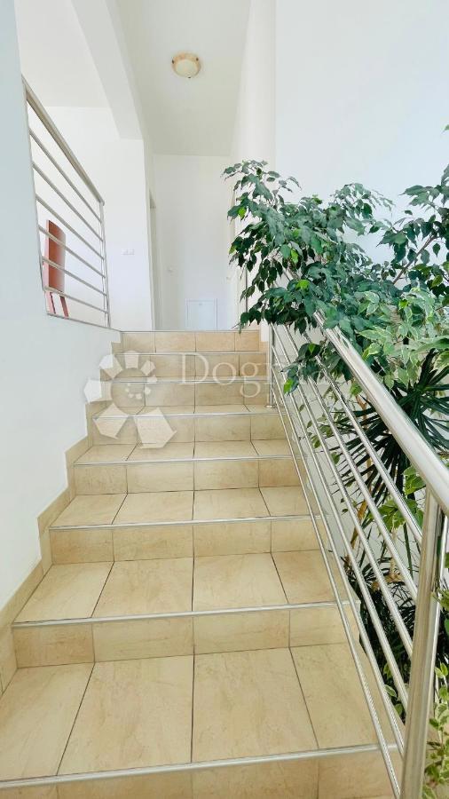 Hiša Brodarica, Zadar, 560m2