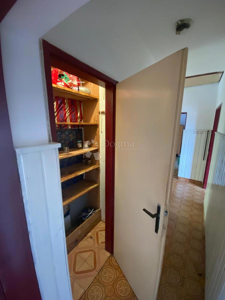 Hiša Budainka, Slavonski Brod, 450m2