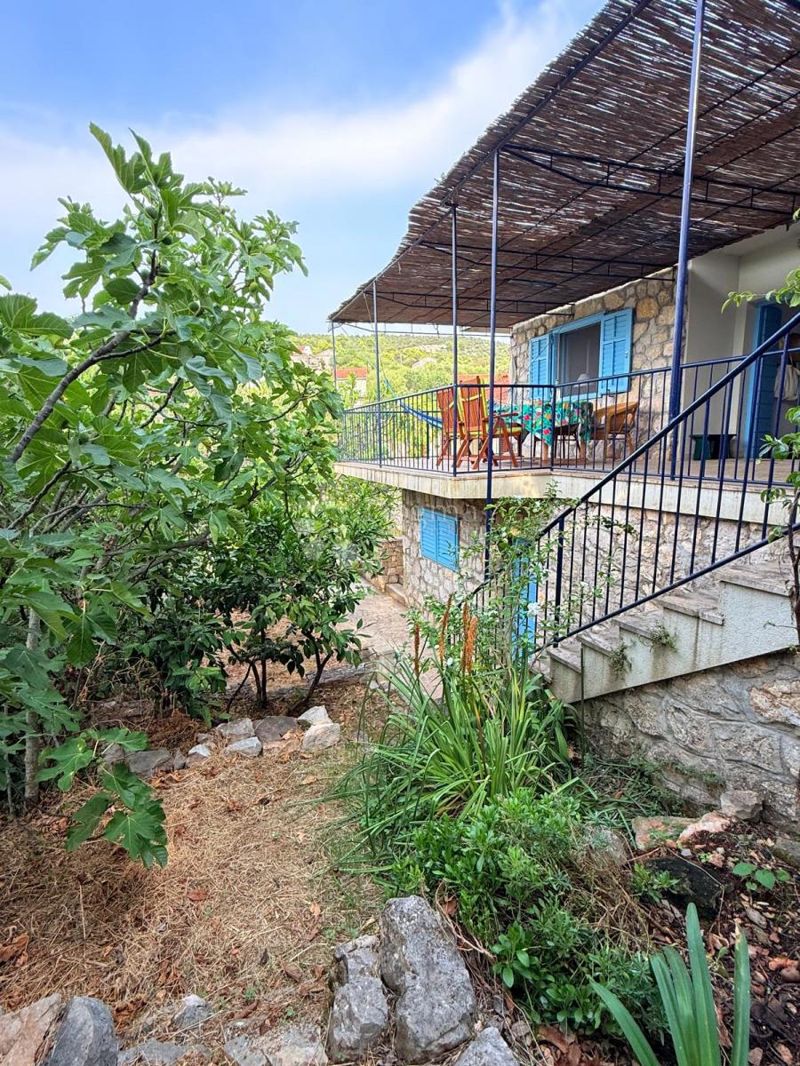 Čudovita hiša s pogledom na morje