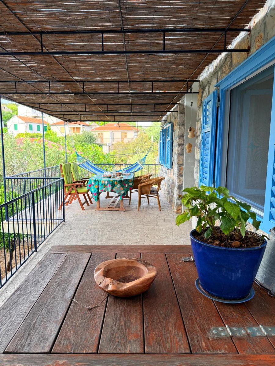 Čudovita hiša s pogledom na morje