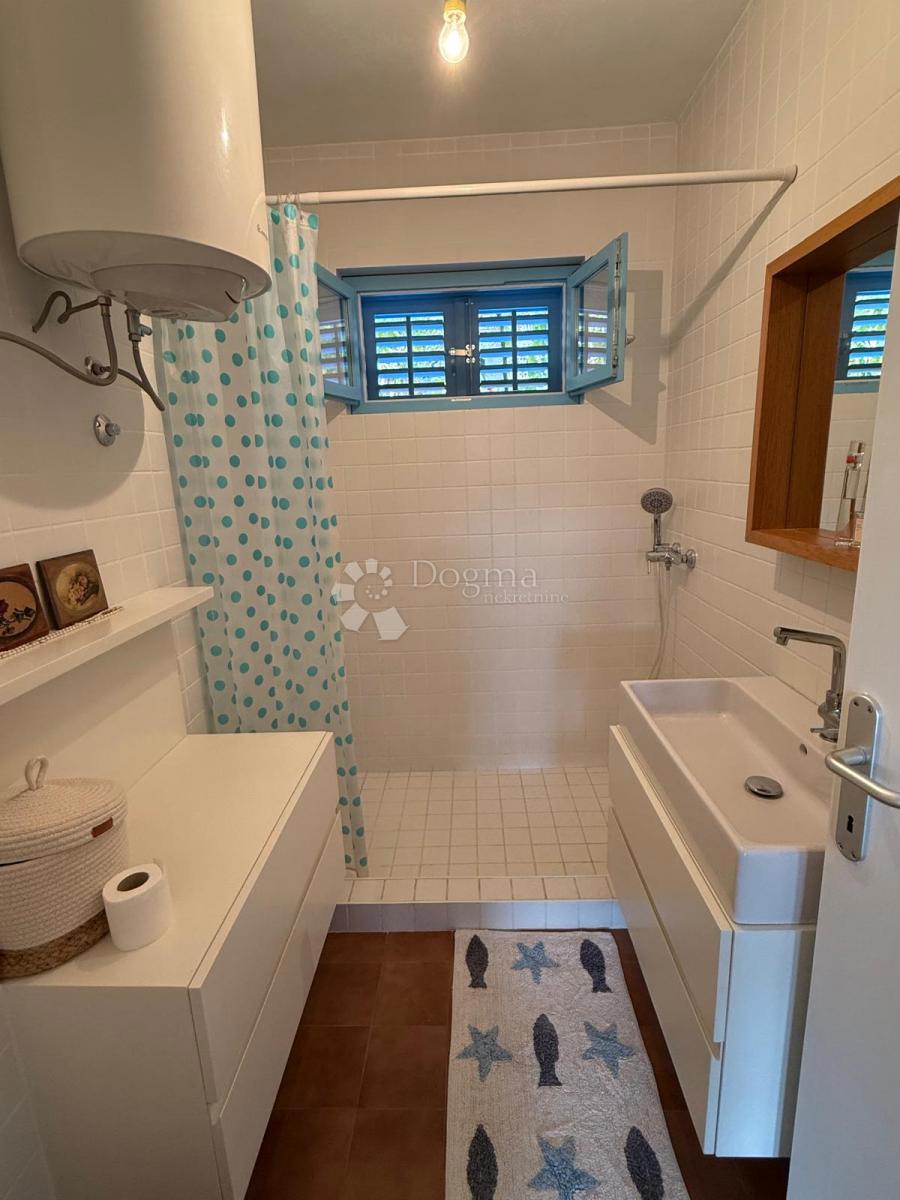 Čudovita hiša s pogledom na morje