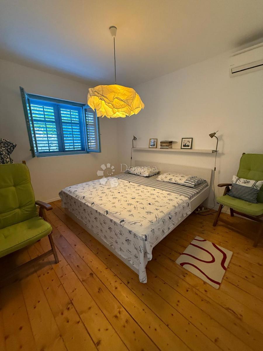 Čudovita hiša s pogledom na morje