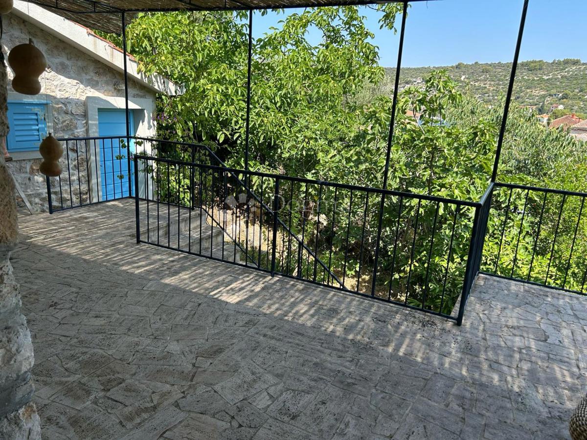 Čudovita hiša s pogledom na morje