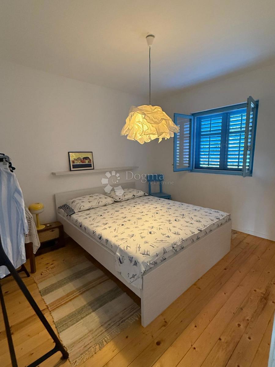 Čudovita hiša s pogledom na morje