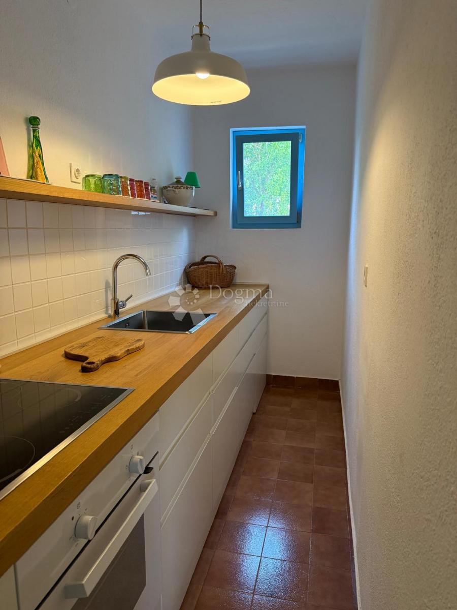 Čudovita hiša s pogledom na morje