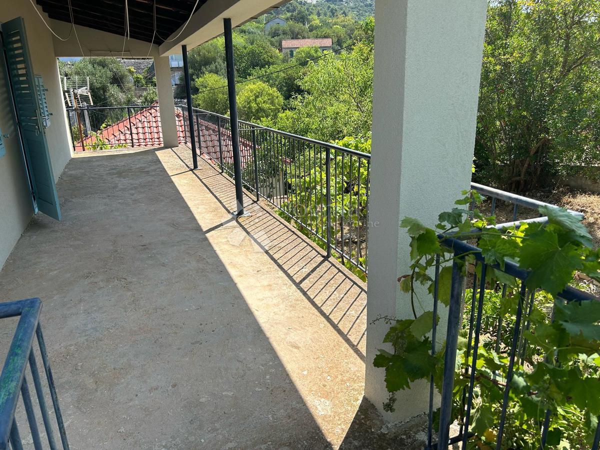 Čudovita hiša s pogledom na morje