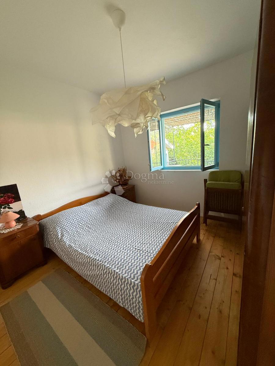 Čudovita hiša s pogledom na morje