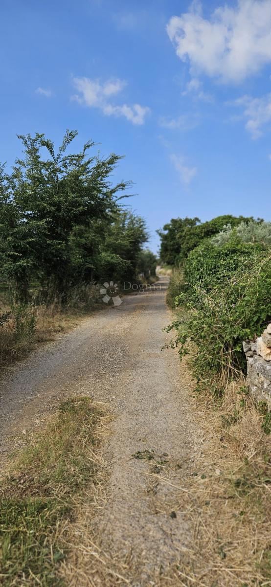 Zazidljivo zemljišče Vodnjan, 1.061m2
