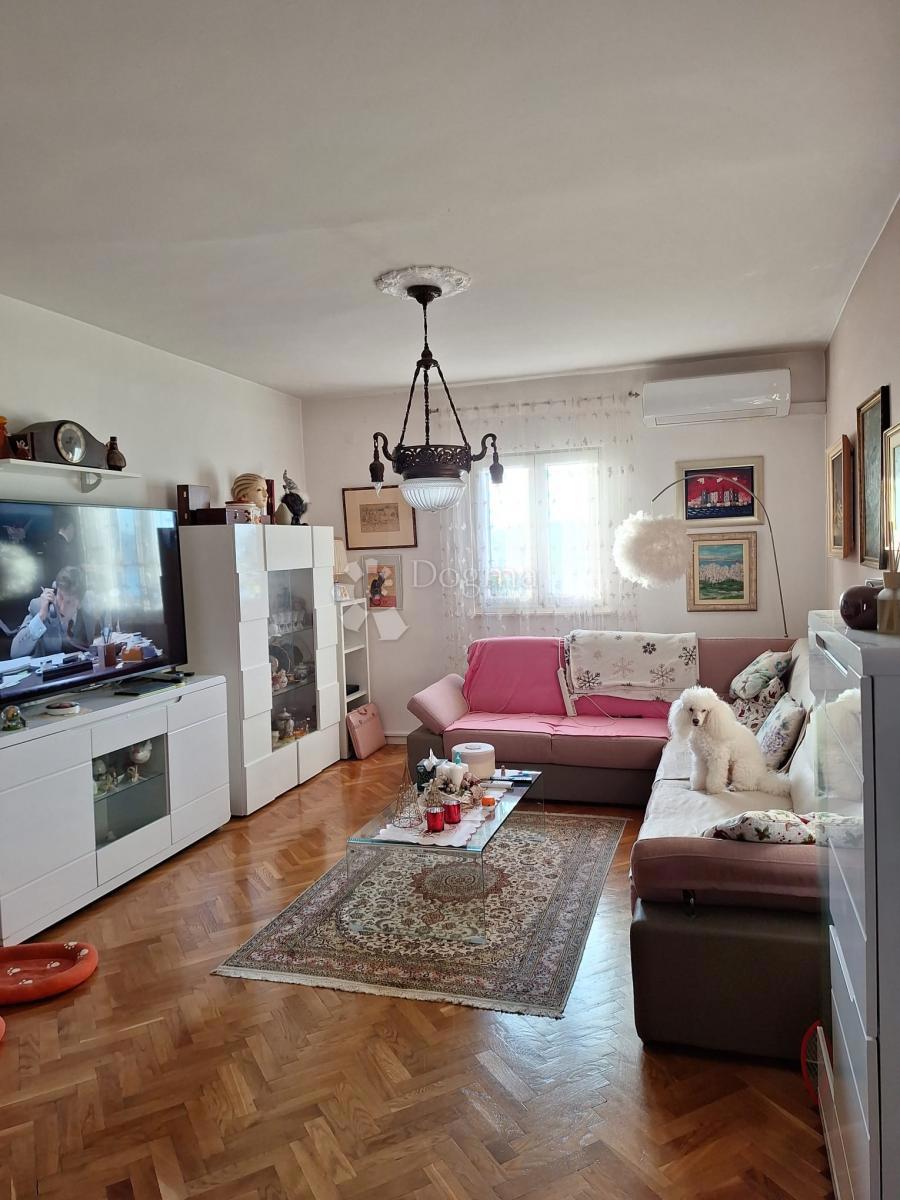 Stanovanje Okrug Gornji, Okrug, 109,64m2