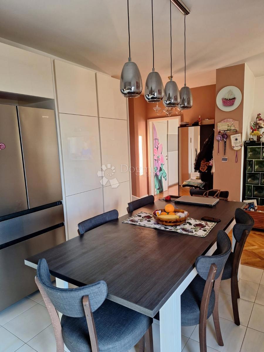 Stanovanje Okrug Gornji, Okrug, 109,64m2