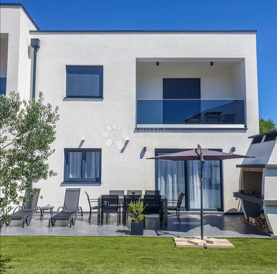 Hiša Vodice, 130m2