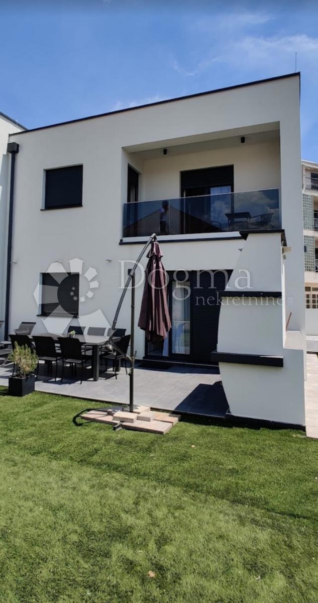 Hiša Vodice, 130m2