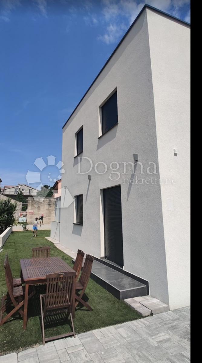 Hiša Vodice, 130m2