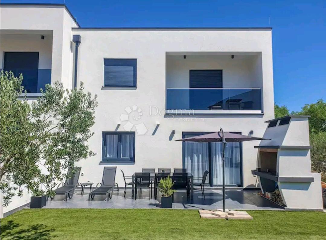 Hiša Vodice, 130m2