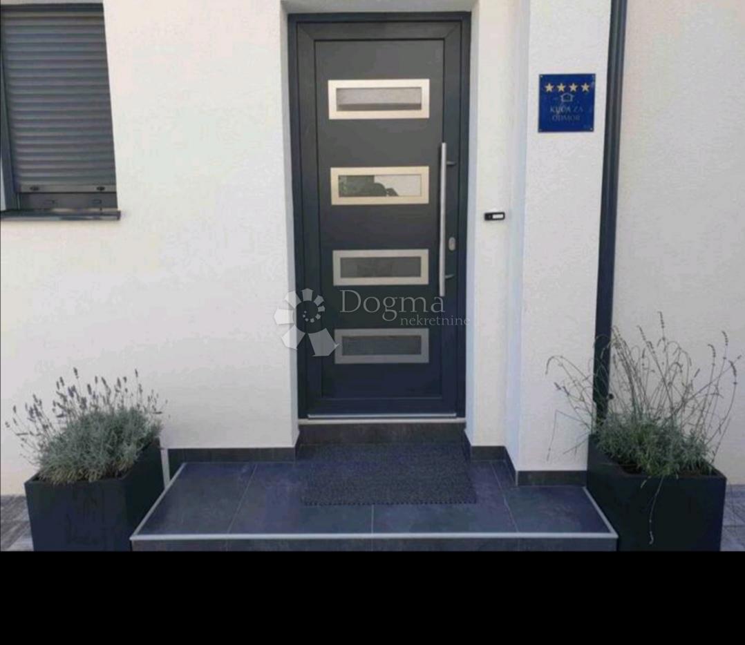 Hiša Vodice, 130m2