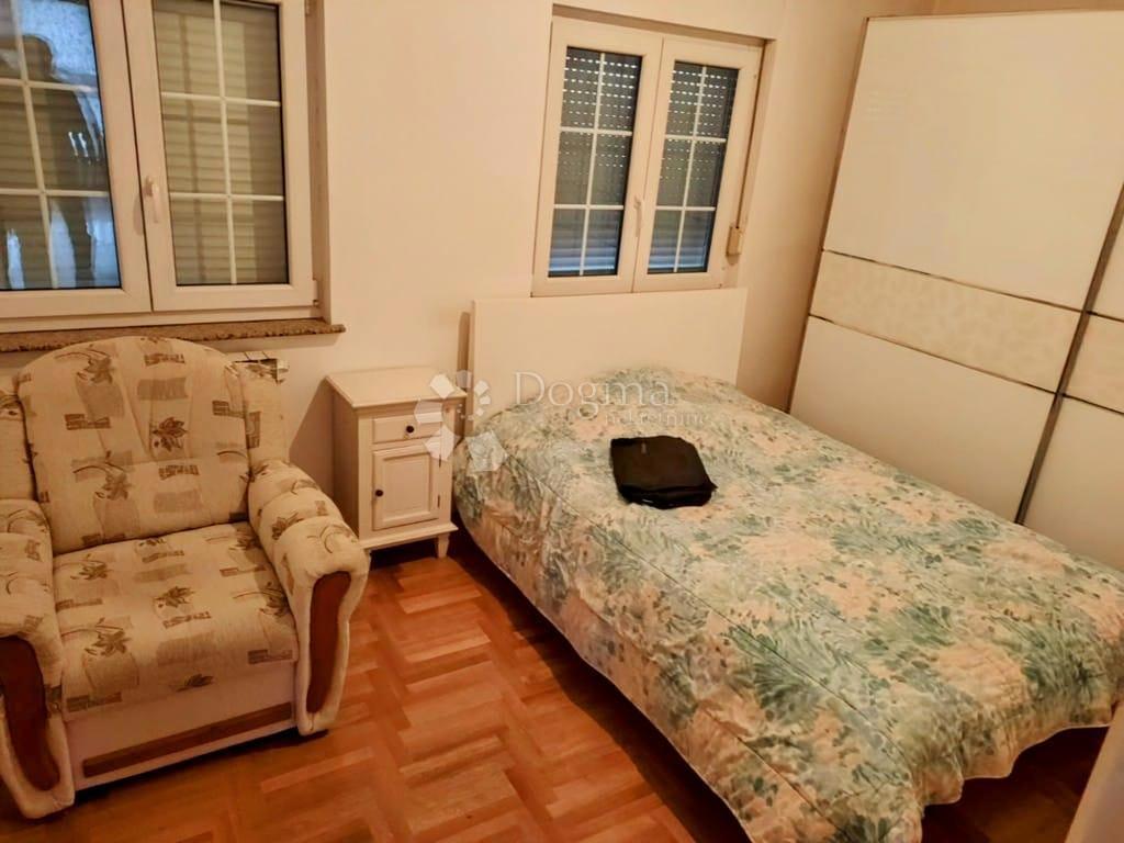 Vila Samobor 200m2 + zemljišče 1653m2