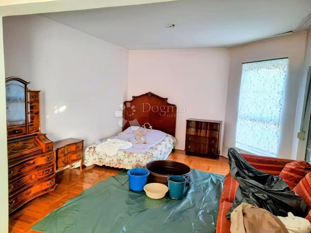 Vila Samobor 200m2 + zemljišče 1653m2
