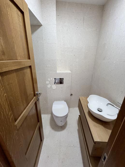 Hiša Betina, Tisno, 107m2
