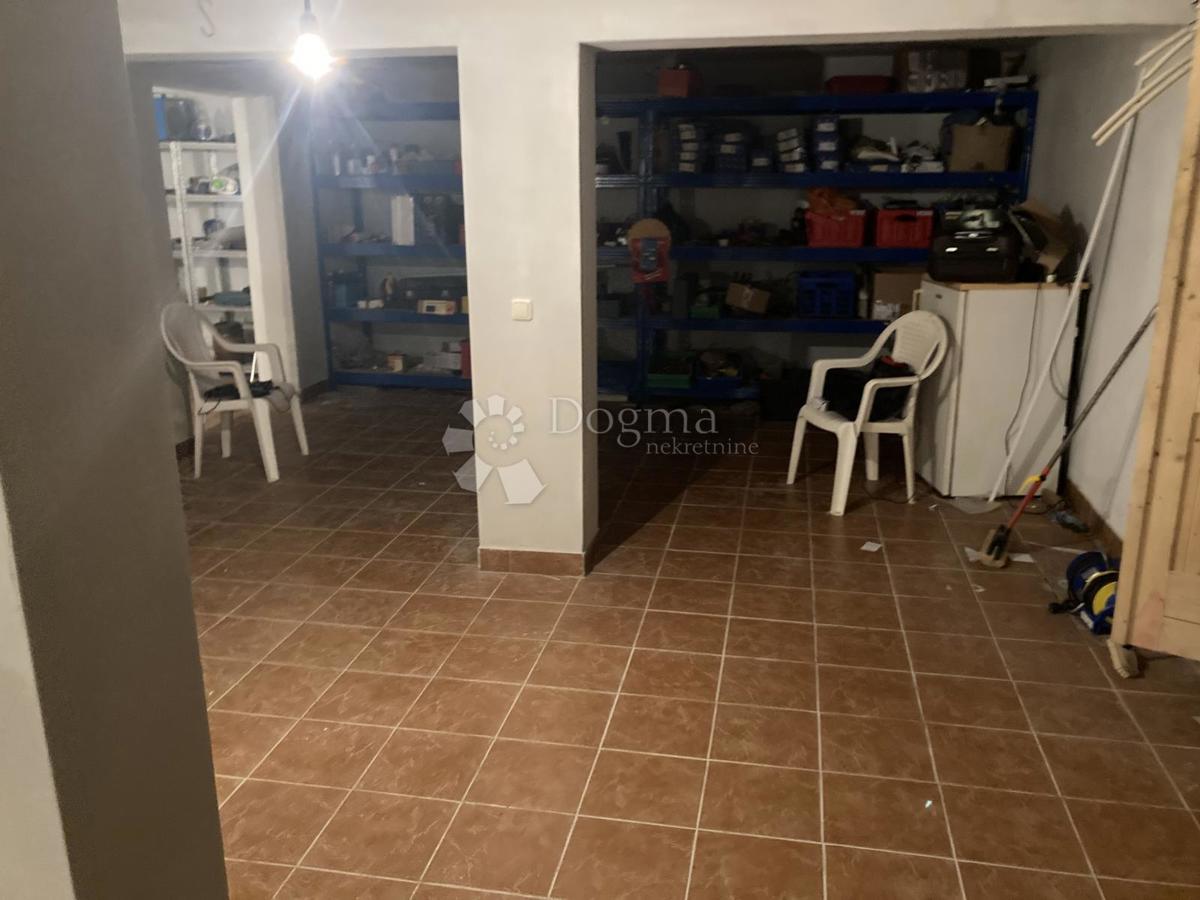 PRILOŽNOST - APARTMAJSKA HIŠA V PIROVCU, 1. VRSTA DO MORJA