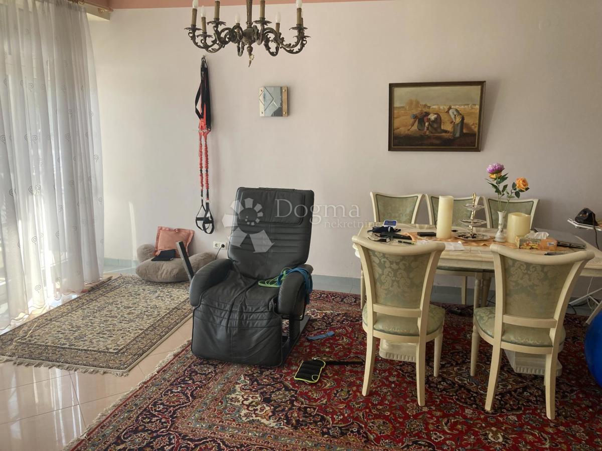 PRILOŽNOST - APARTMAJSKA HIŠA V PIROVCU, 1. VRSTA DO MORJA