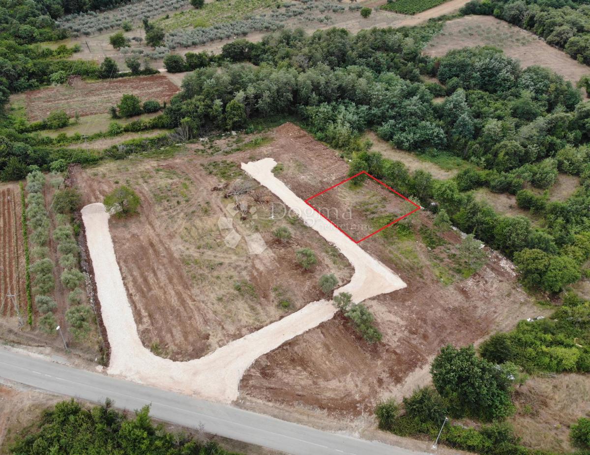 Zazidljivo zemljišče Brtonigla, 660m2