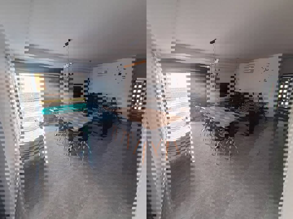 Bazen s prostornim vrtom - popolnost v apartmajih Nin