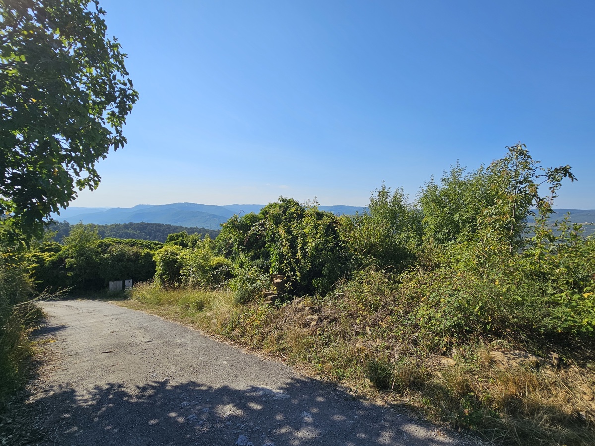 Končno gradbeno dovoljenje, zasebnost, pogled na Motovun