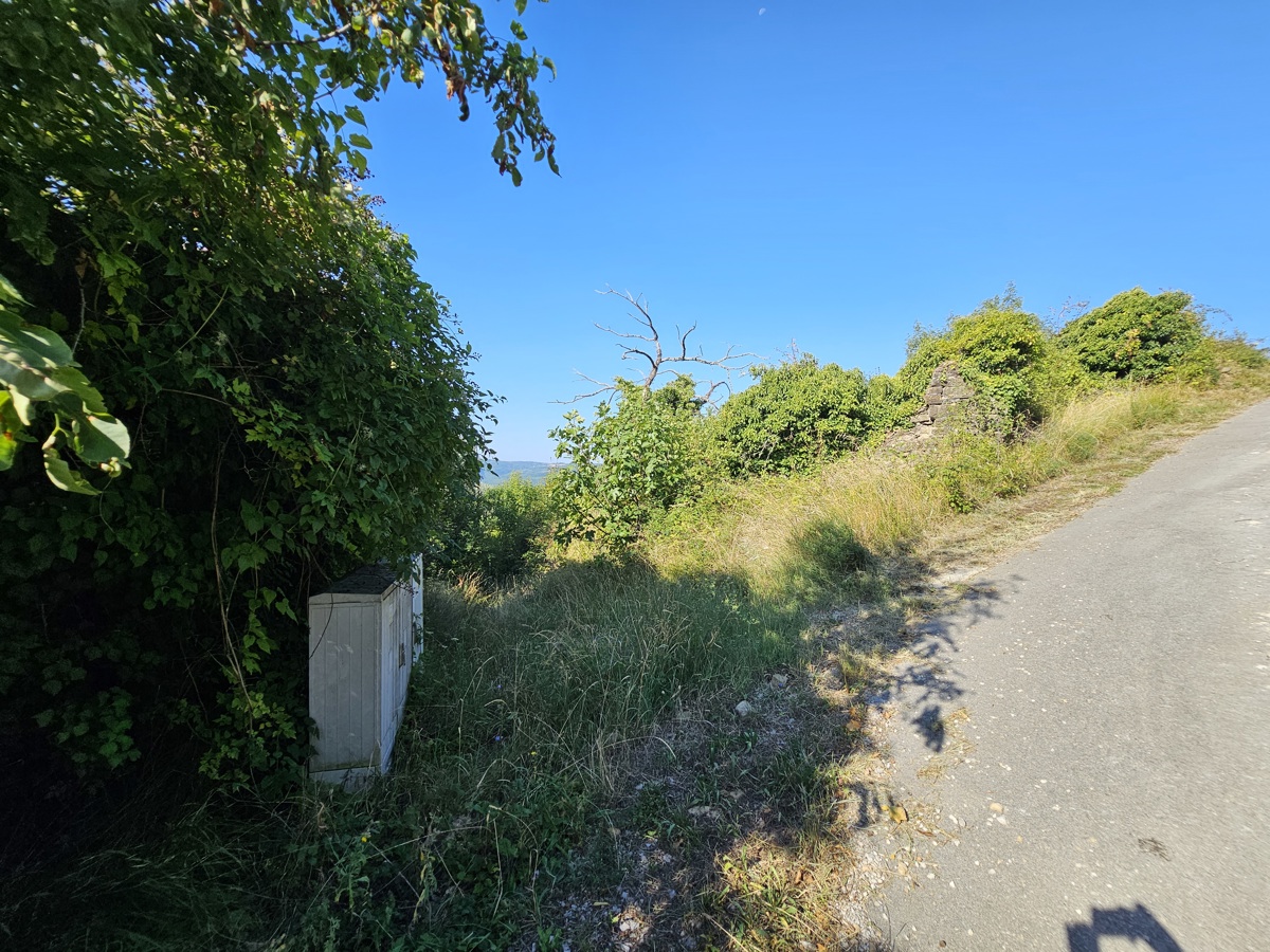 Končno gradbeno dovoljenje, zasebnost, pogled na Motovun