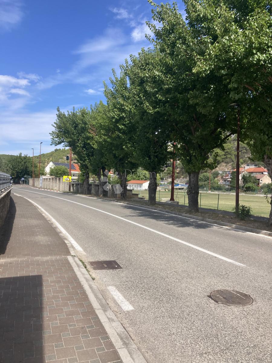 Zazidljivo zemljišče Skradin, 1.050m2