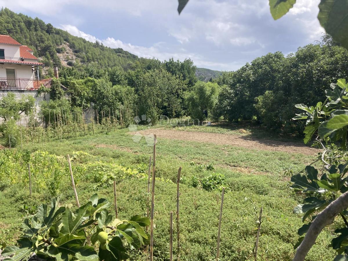 Zazidljivo zemljišče Skradin, 1.050m2