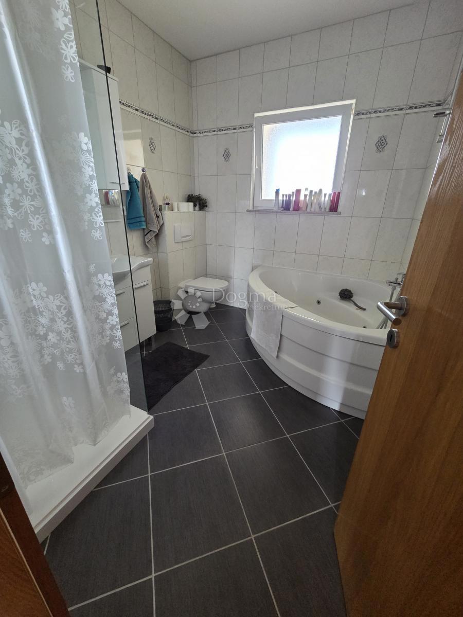 Hiša Kraljevečki Novaki, Sesvete, 568,40m2