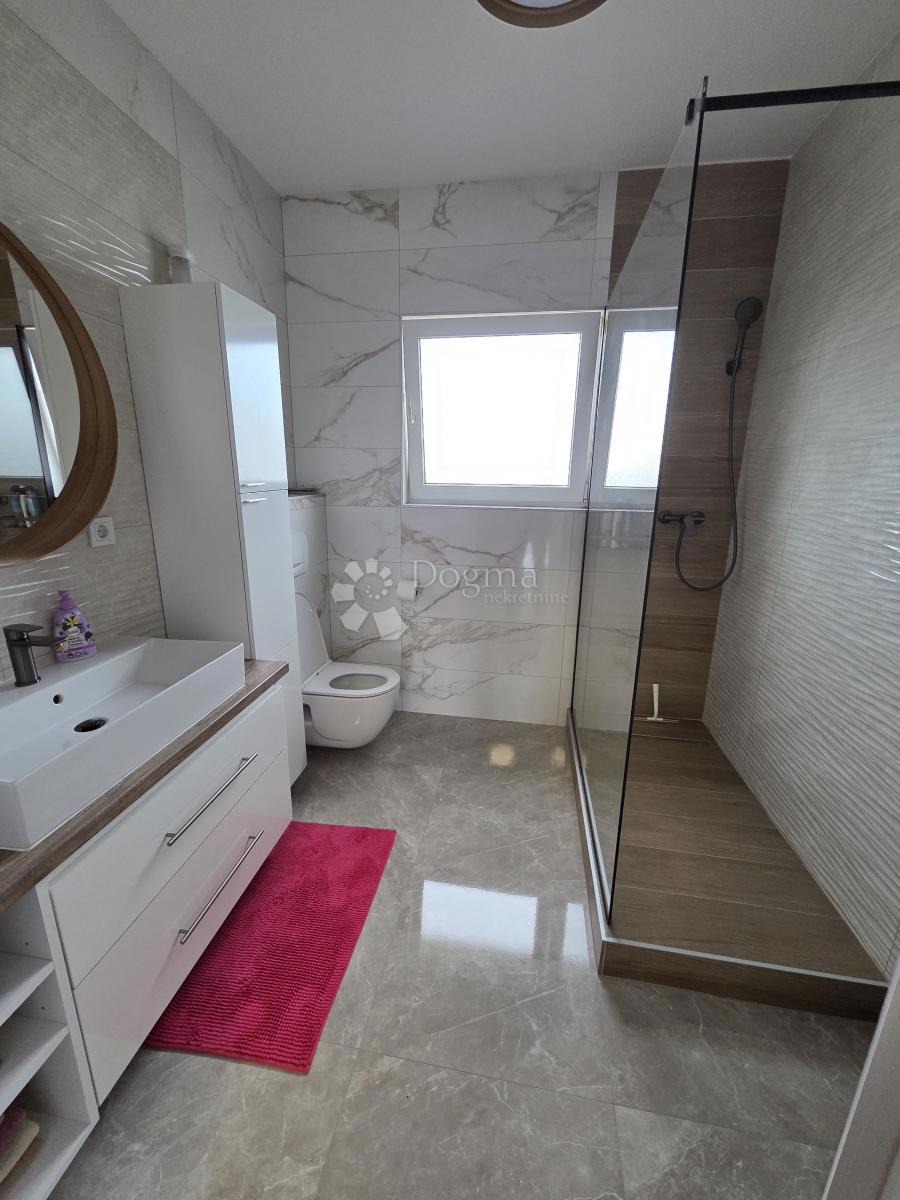 Hiša Kraljevečki Novaki, Sesvete, 568,40m2