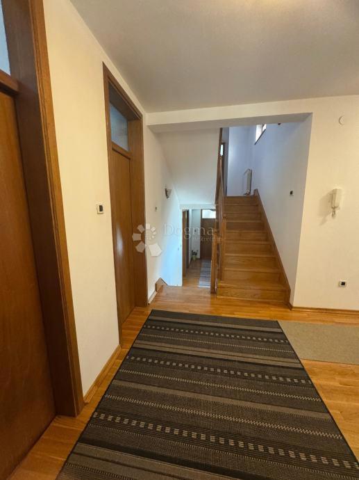 Hiša Zibel, Sisak, 409m2
