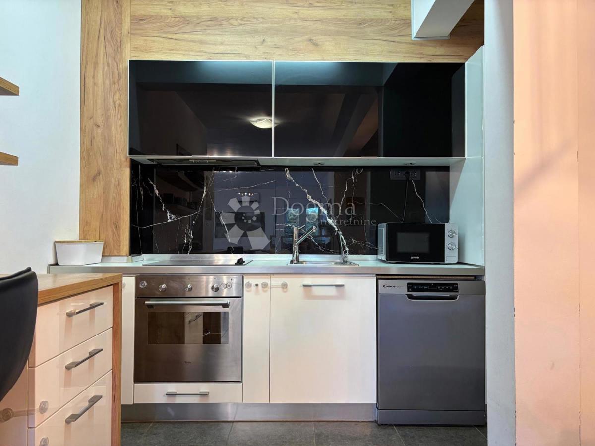 Čudovito stanovanje s pogledom na morje!